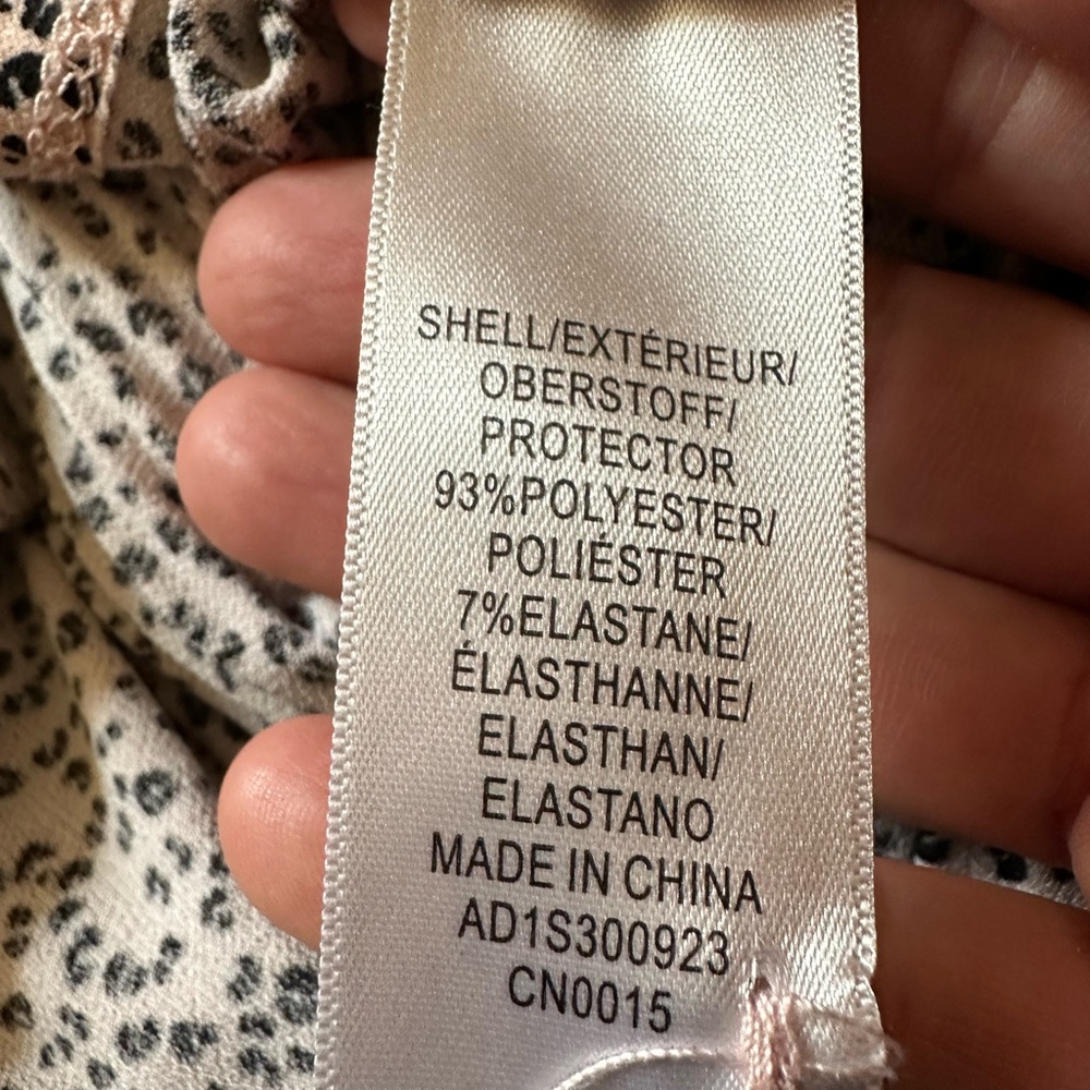 Adrianna Papell Women’s Blouse. Size Medium - Picture 8 of 8